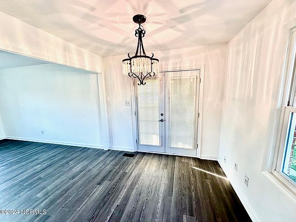 4th image of 1204 Daisy Street
