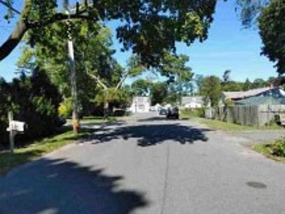 Exterior Neighborhood (street photo)