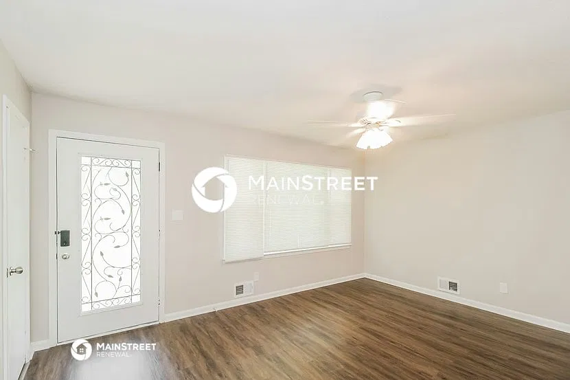 3801 Sharon Dr — Photo 3