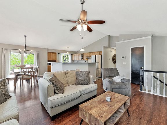 5th image of 2624 N Tamarisk St