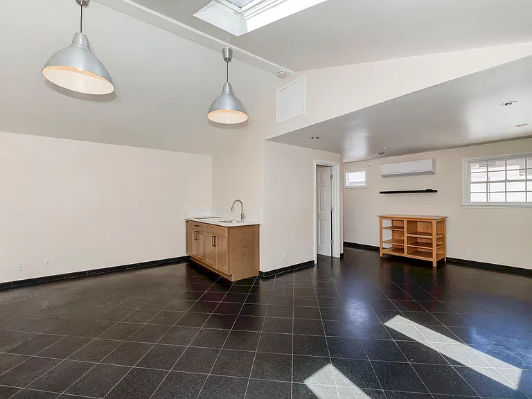324 Flower St — Photo 32