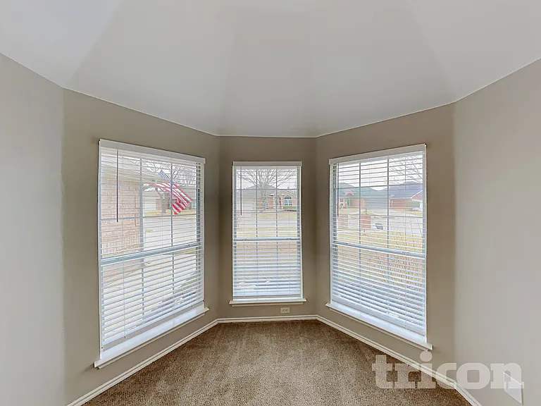 1013 Kingsley Dr — Photo 16