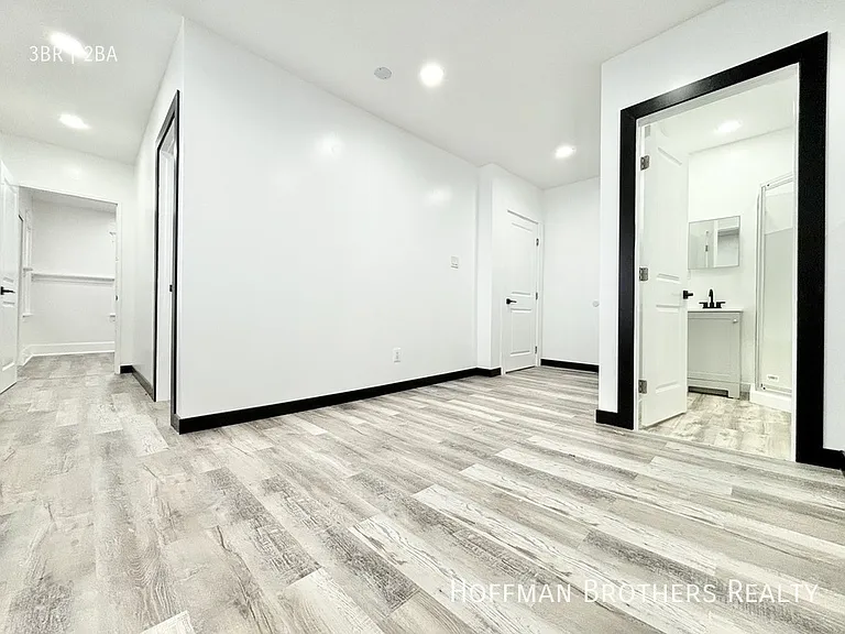 1518 W 11th Pl #1/2 — Photo 4
