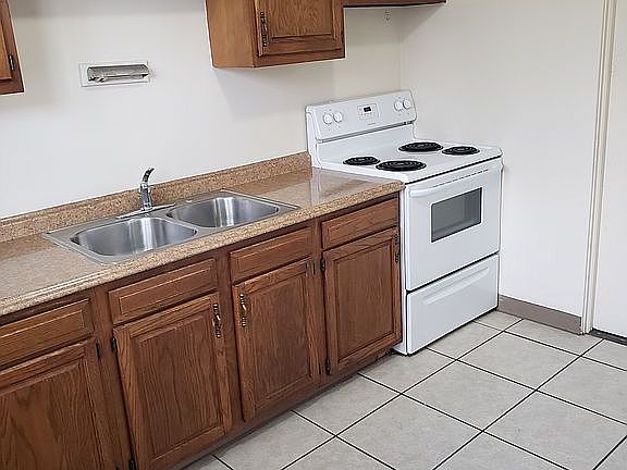 4th image of 30-40 Flanders Ln #30-40