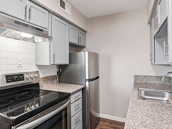 2nd image of 2504 Louise St #2B-1Ba-800Sqft