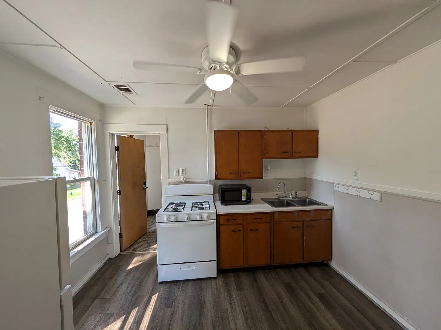 1 bed, 1.0 bath, $850 — Photo 3
