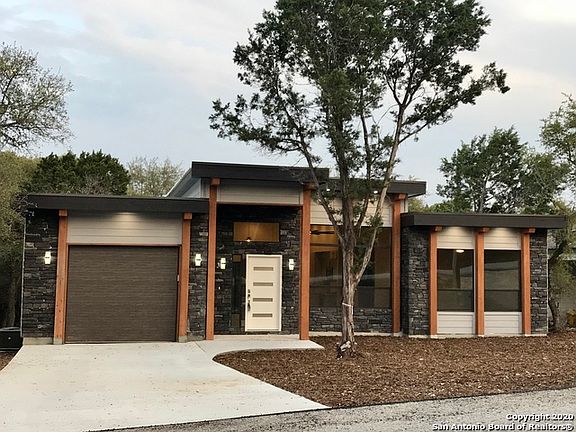2nd image of 1052 Eastview Dr