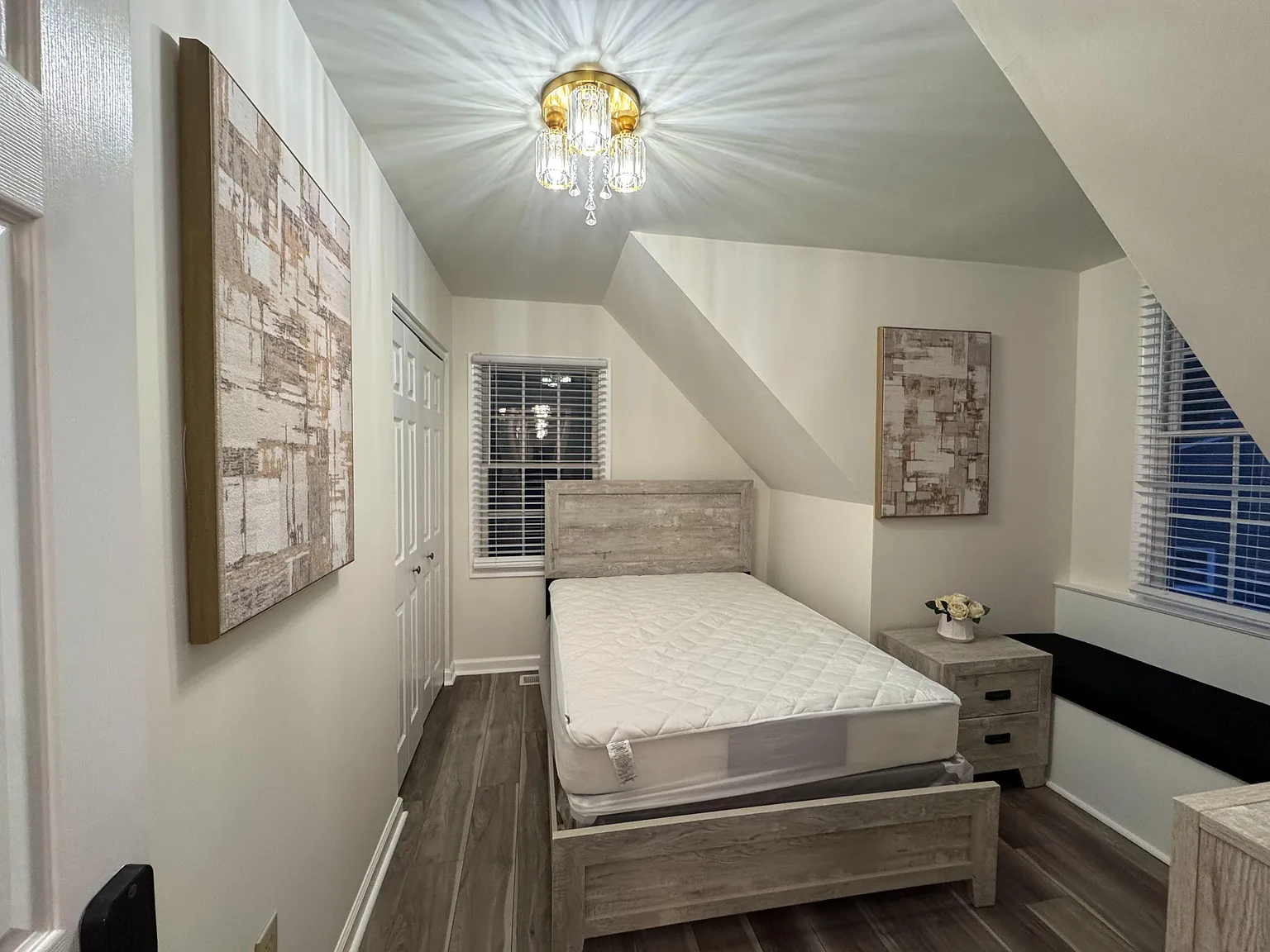 4 bed, 4.5 bath, 4000 sqft, $910 — Photo 3