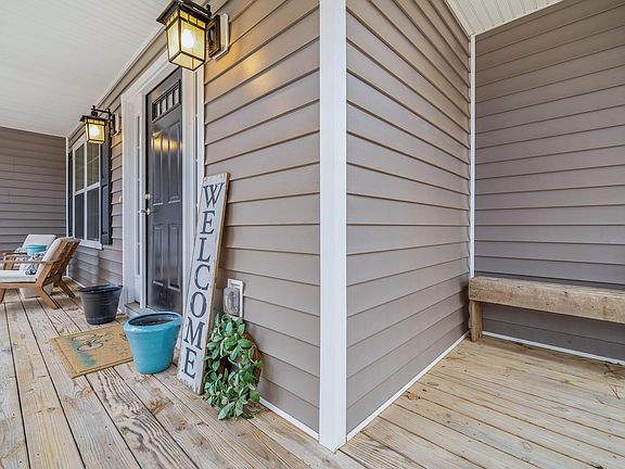 3rd image of 366 Country Creek Way