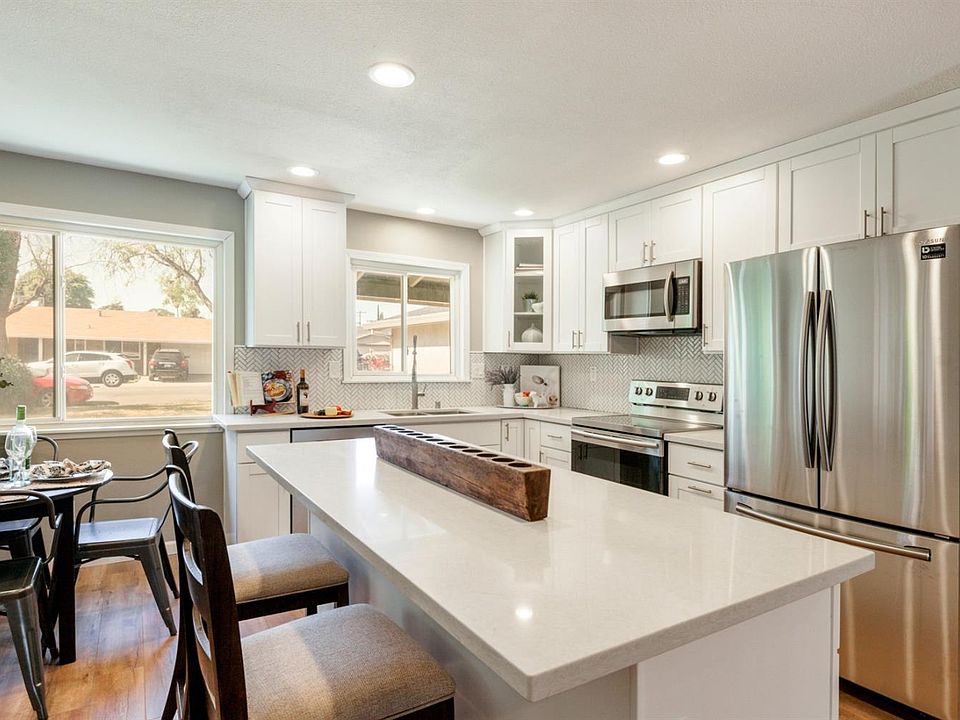 1st image of 322 Lindley Dr