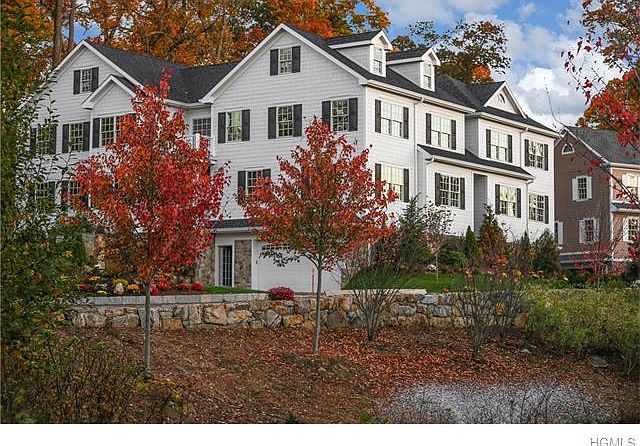 1st image of 12 Manor Ln