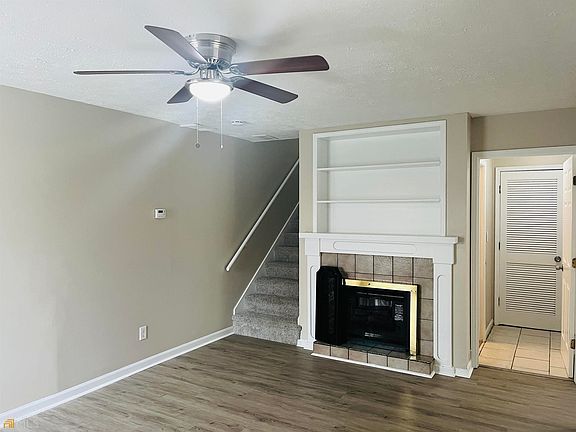 3rd image of 861 Park Pl NE #A