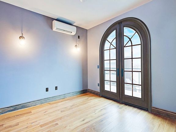4th image of 311 Melrose St #B2