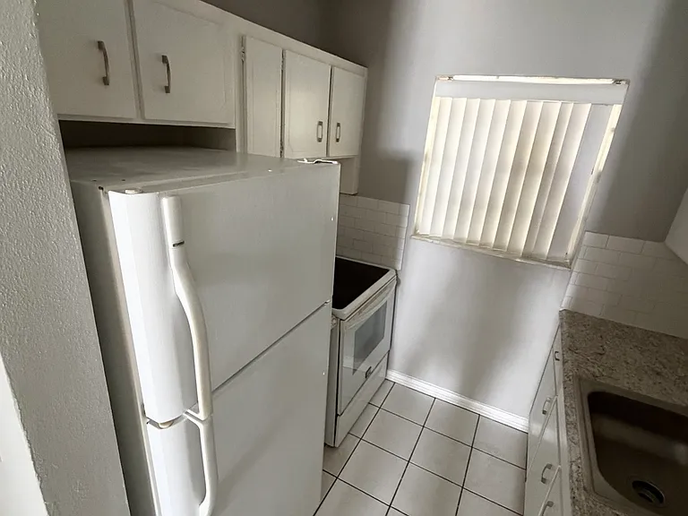 2140 Monroe St — Photo 5