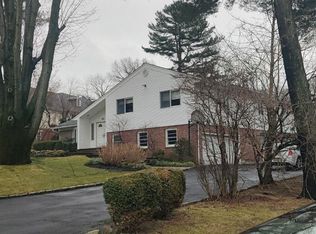 23 Pine Dr, Great Neck, NY 11021
