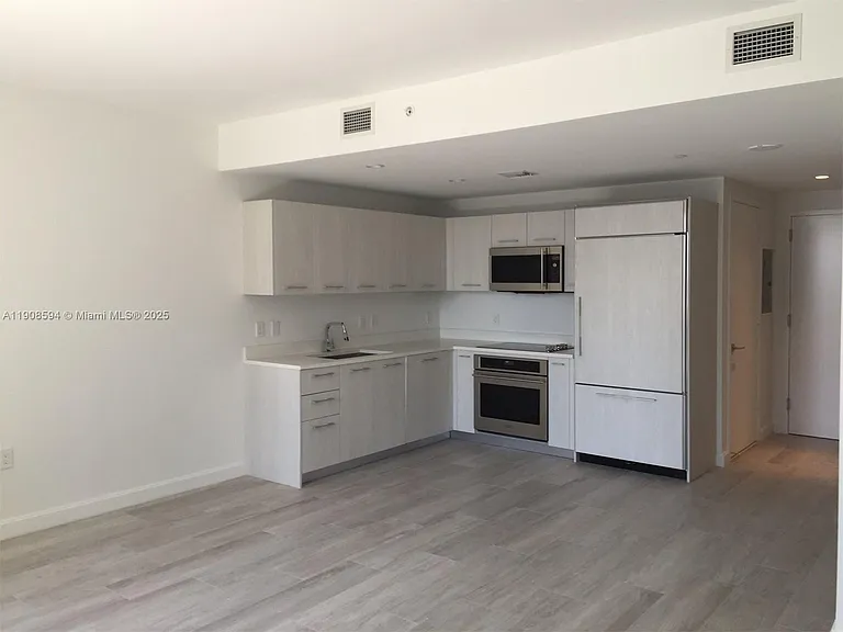 45 SW 9th St #1402 — Photo 1