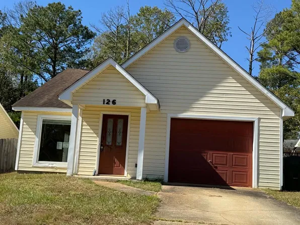126 Woodleigh Rd, Dothan, AL 36305
