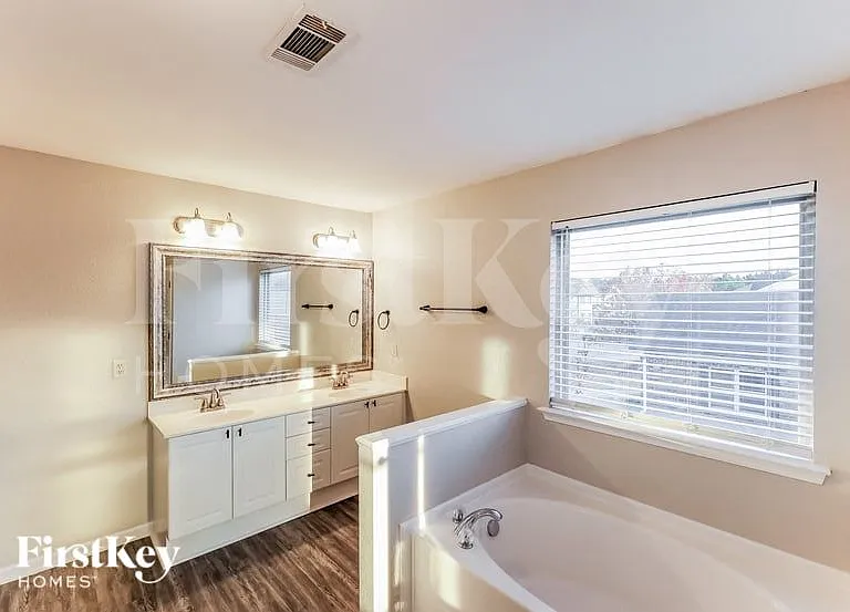 3630 Wind Ridge Ln — Photo 10