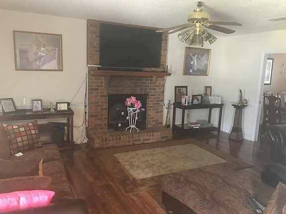 3rd image of 3838 Woodlake Dr
