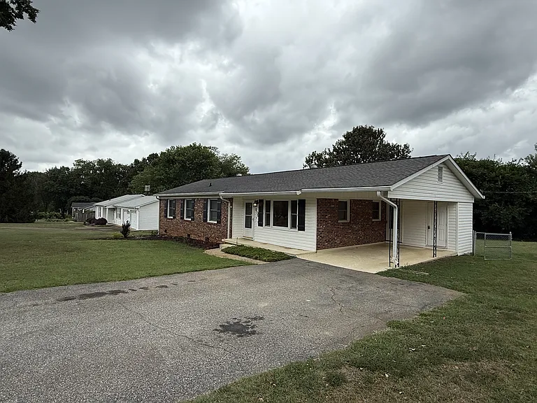 216 Fain Dr — Photo 3