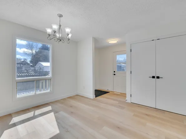 4712 49th St, Calmar, AB T0C 0V0