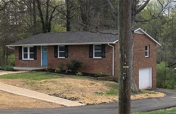 3rd image of 3243 Wilson Heights Dr