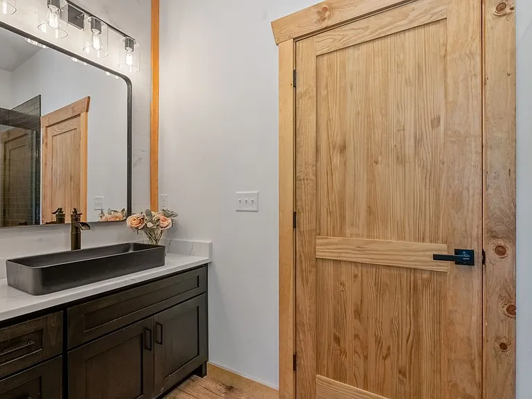 168 Ewing St — Photo 25