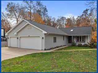 615 Lous Way, Slinger, WI 53086