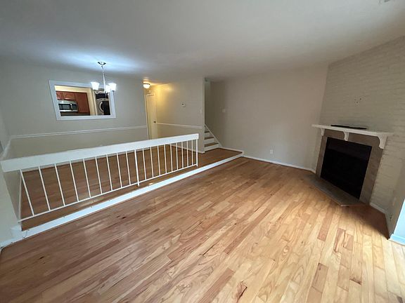 2nd image of 3095 Hawthorne Dr NE