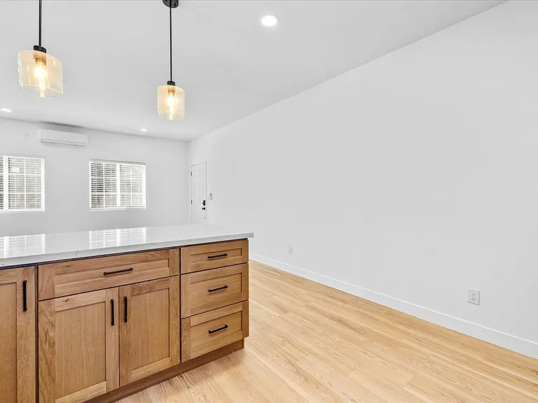 3884 Alsace Ave — Photo 6