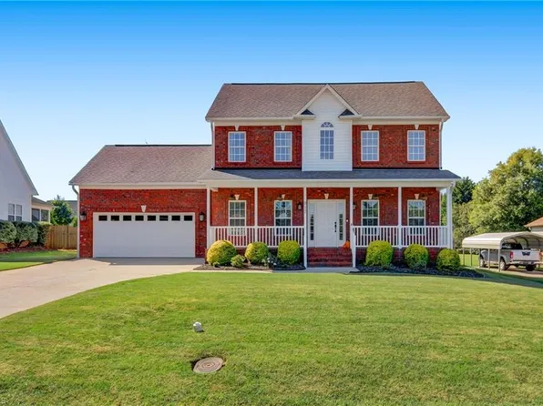 917 Aquaview Dr, Kernersville, NC 27284