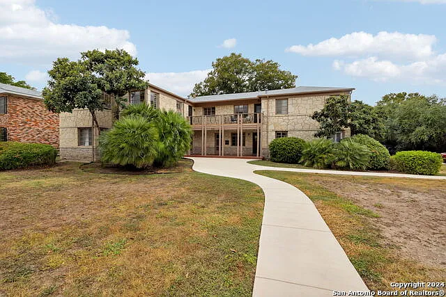 2 bed, 1.0 bath, 1028 sqft, $1,400 — Photo 3
