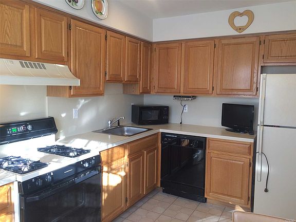 5th image of 78 Theodore Dr