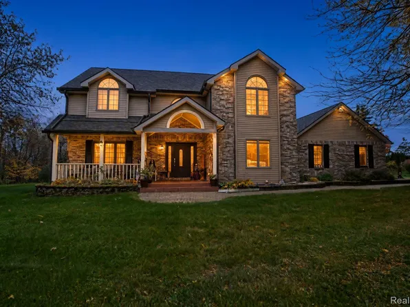 2118 E Baldwin Rd, Grand Blanc, MI 48439