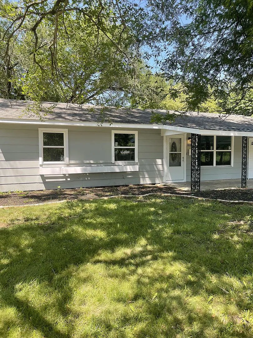 1601 Thornton Dr photo 1