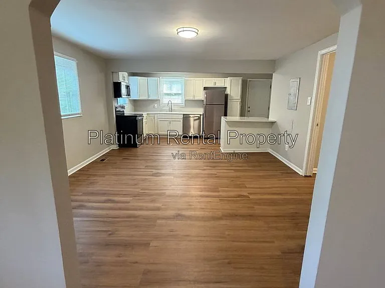 3224 Forrest Hills Dr SW — Photo 8