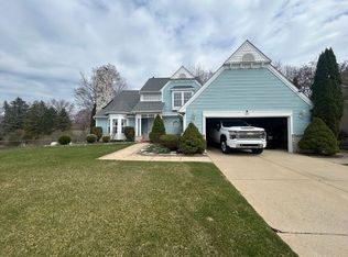 281 Bay Pointe Dr, Belleville, MI 48111