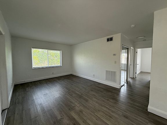 3rd image of 325 SE 10th Ave APT 8