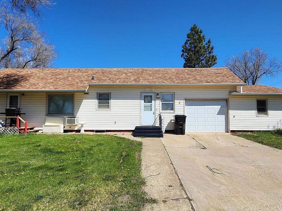 1st image of 300 4th Ave N
