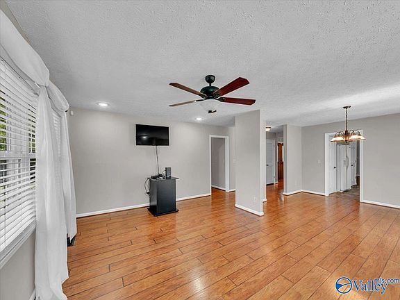 4th image of 23 Elizabeth Dr NE