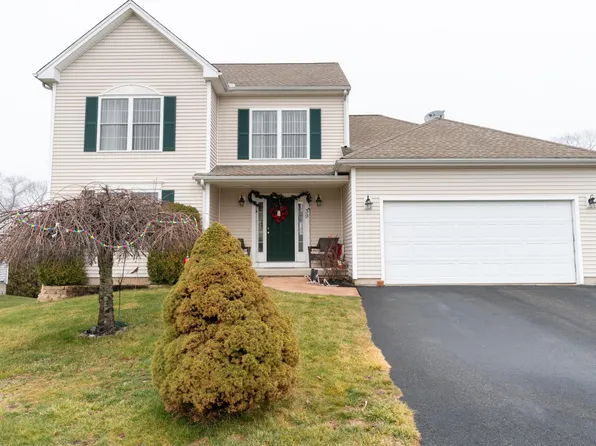 39 Hidden Pines Cir, Meriden, CT 06451