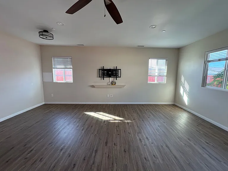 1013 Florida St — Photo 6