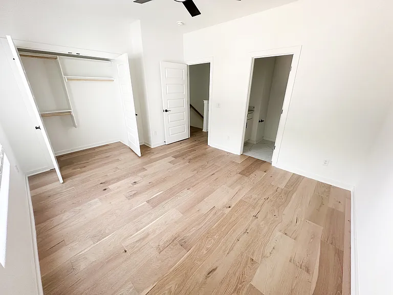 1246 W James St #2 — Photo 9
