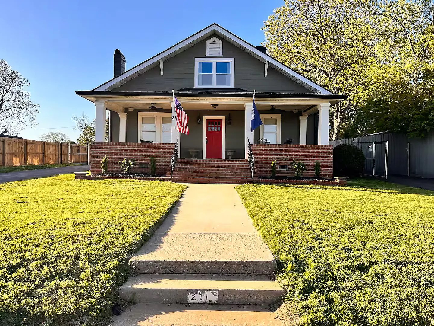 5 bed, 3.5 bath, 2800 sqft, $2,900 — Photo 1