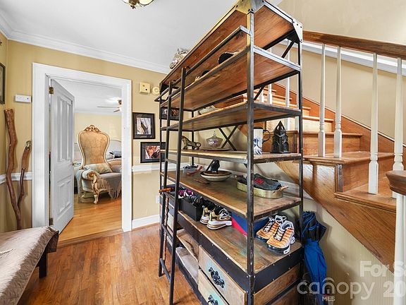 4th image of 253 Allenton St