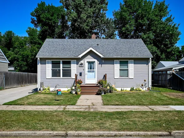 1204 5th Ave NW, Minot, ND 58703