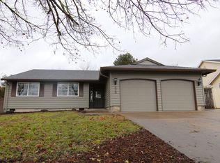 829 E 9th Ct, Lafayette, OR 97127