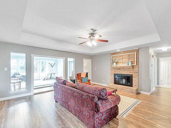 4th image of 22718 Hockaday Dr