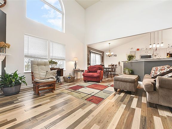 5th image of 110 Stratford Ct