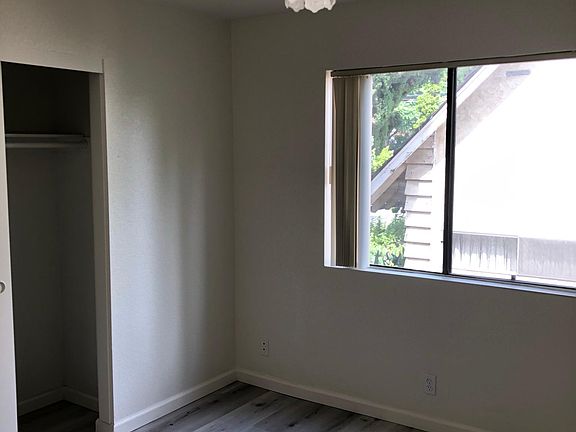 4th image of 1802 Purdue Ave APT B